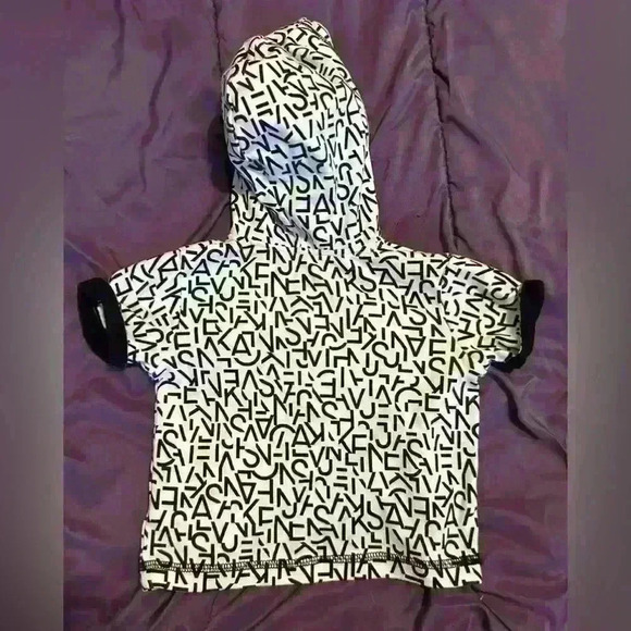 Calvin Klein baby hooded  top 18 months - Picture 3 of 3